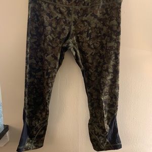 Lululemon Camo/Mesh Capris Sz 8